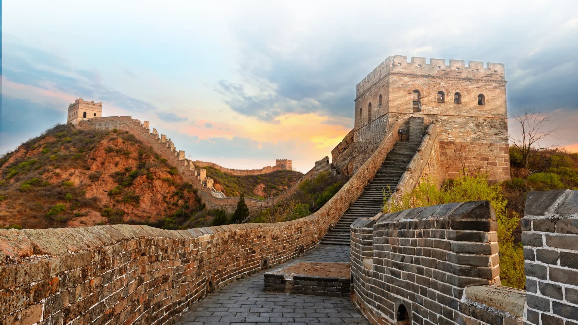 Gran Muralla China entre montañas